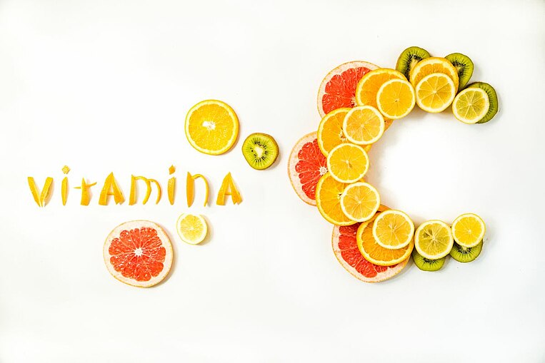 Agrumi che formano la scritta vitamina C Agrumi che formano la scritta vitamina C