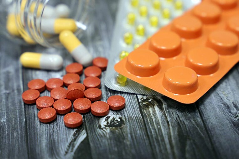 Verschiedene Tabletten und Pillen in Blisterpackungen Verschiedene Tabletten und Pillen in Blisterpackungen