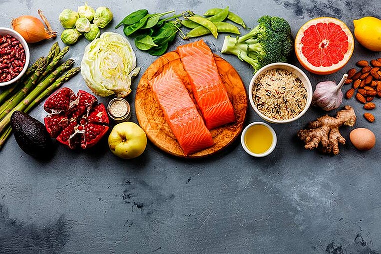 Gemüse, Obst, Nüsse, Öl, Reis und Fisch Gemüse, Obst, Nüsse, Öl, Reis und Fisch