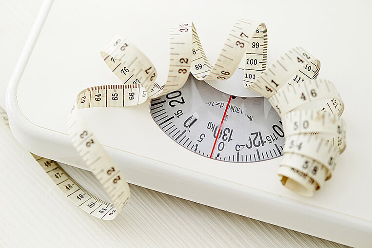 Waage und Maßband Waage und Maßband