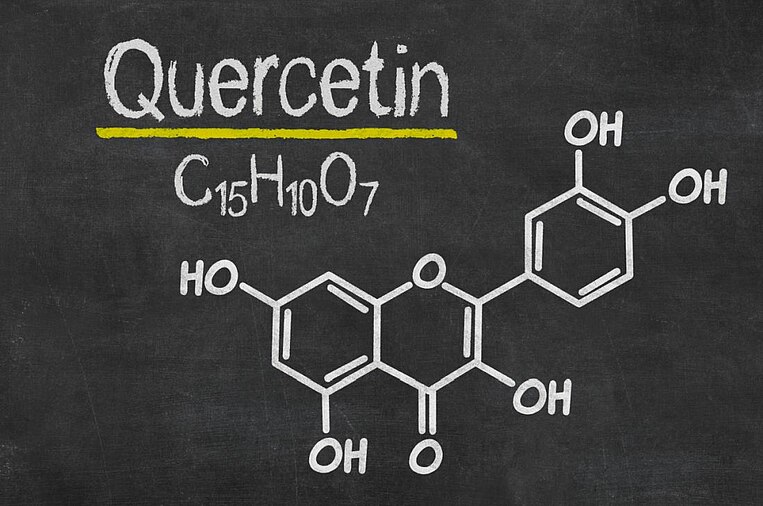 Lavagna con la formula chimica della quercetina Lavagna con la formula chimica della quercetina