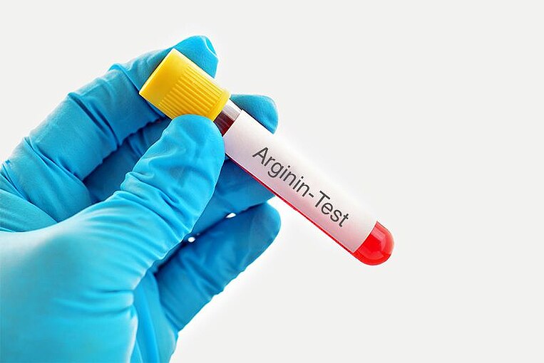 Ampulle mit der Aufschrift Arginin-Test Ampulle mit der Aufschrift Arginin-Test