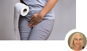 Frau hält in einer Hand Toilettenpapier und hält die andere Hand vor ihre Blase Frau hält in einer Hand Toilettenpapier und hält die andere Hand vor ihre Blase