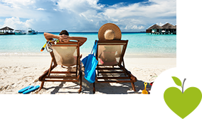 Mann und Frau sonnen sich am Strand Mann und Frau sonnen sich am Strand